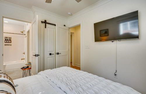 Dtwn Retreat with Game Room! Walk to Hampton Park - Foto 17