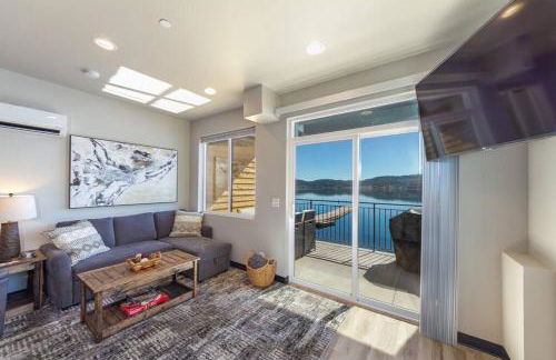 Gorgeous Triplex Unit With Spectacular Lake Views! - Foto 3