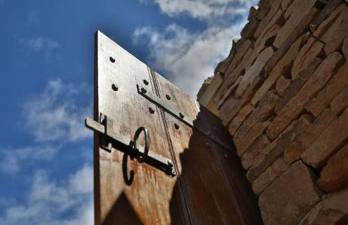 FLORA Luxury Retreat, Private Garden, Views & Hot Tub - Photo 29