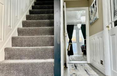 Modern 2 Bedroom House Near London City Airport, Excel, O2 & DLR with FREE Parking & Privet Entrance - Foto 8