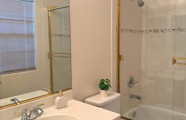 Spacious 3BR 3BA Home ,Sleep 9,3 Car Garage Garden Near DTLA Pasadena Hollywood - Foto 19