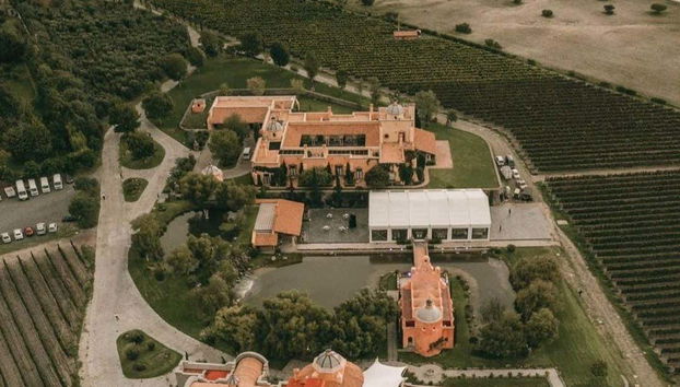 Vista aerea della cantina e dei vigneti