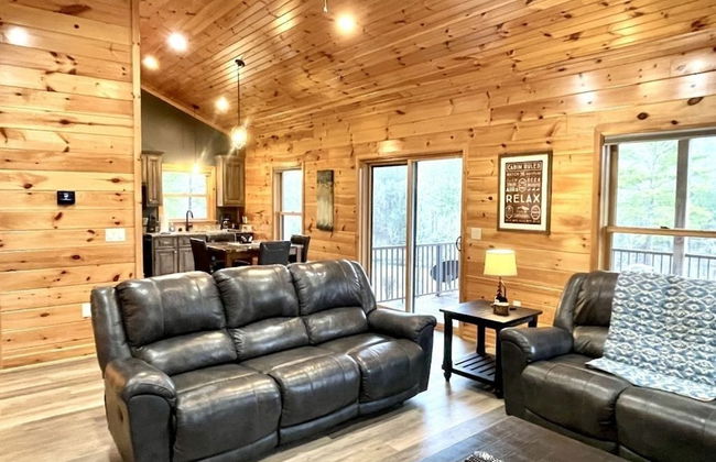 Peaceful family cabin near fishing with over 100 acres of mountain and field trails to explore! 2 Bedroom Cabin by RedAwning - Foto 8