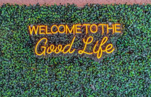 Fresh & Fun! Vegas 4BR w Heated Pool, Dog Friendly - Photo 29