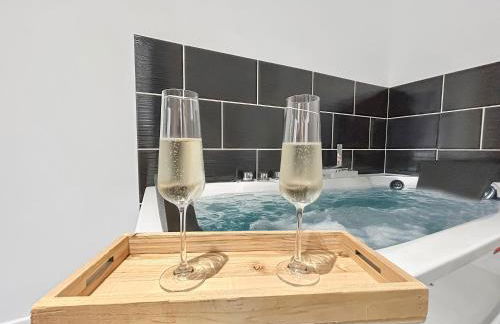 Balnéo privée & cinéma XXL - Logement premium à Tourcoing - Foto 3