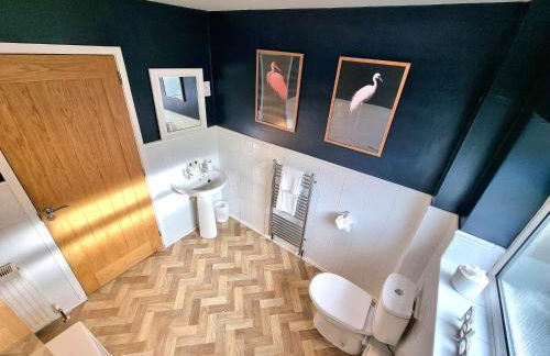 Spacious 4 Bed Holiday Home with Hot Tub & Parking near Matlock Peak District - Foto 6