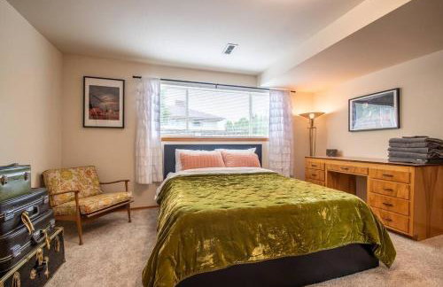 Basement Apartment w/ Hot Tub & Bombshelter! - Foto 2