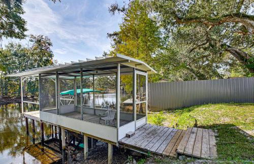 Riverfront Floral City Stay with Dock and Hot Tub! - Foto 1