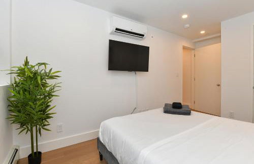 Sophisticated 3 Bedroom Duplex in the Heart of Midtown - Photo 18