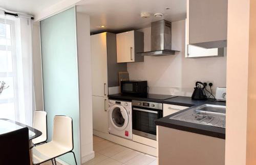 Central Brick Lane 2 Bedroom Flat - Private Patio - Foto 5