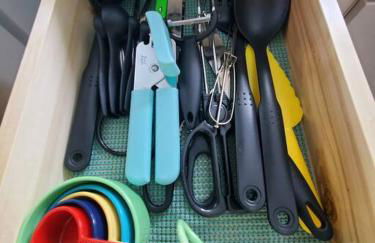 Cheerful Cozy Cottage 2 bedroom 1bath - Photo 24