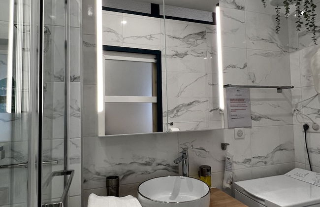 MRTN APARTMENTS & SUITES - Photo 13