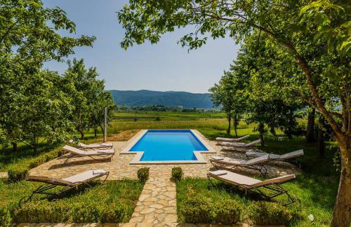 Beautiful cottage with heated pool for 22 ppl - Foto 4