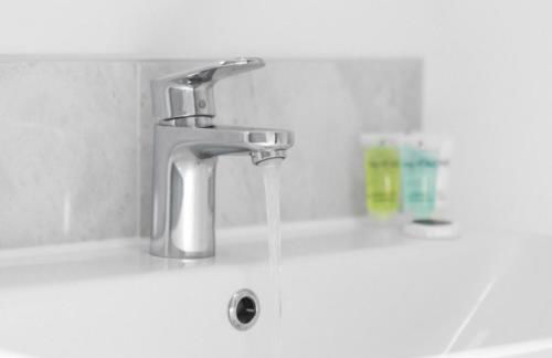 Modern 2 Bed Apartment - Parking - Smart TV - Fast Wi-Fi 27CR - Foto 33