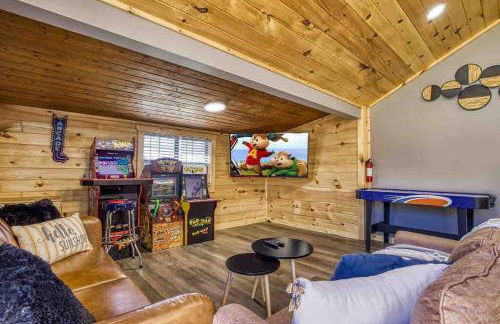 Country Cabin, Fenced area for pets, Hot Tub, Arcade!!! - Foto 1