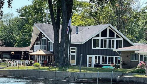 Unforgettable 4 bedroom 3 bath waterfront cabin - Foto 1