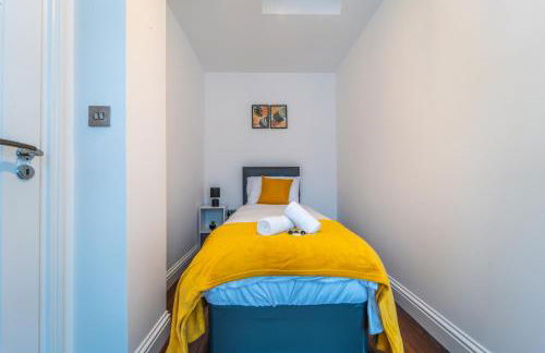 Modern Spacious 4 Bed Hayes Home with Free Parking - Foto 8