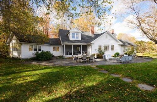 Elegant 7BR Estate with Pool & Hot Tub in Berkshires - Foto 3