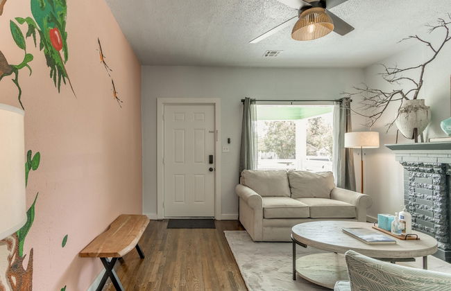 2BR Stylish Retreat in Midtown - Photo 37