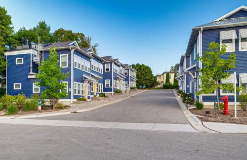 Walk to Dtwn Charlevoix Condo with Fireplace - Foto 23