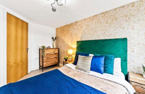 30 percent off! Stylish 2 Bed 2 Bath Abode with Parking - Foto 14