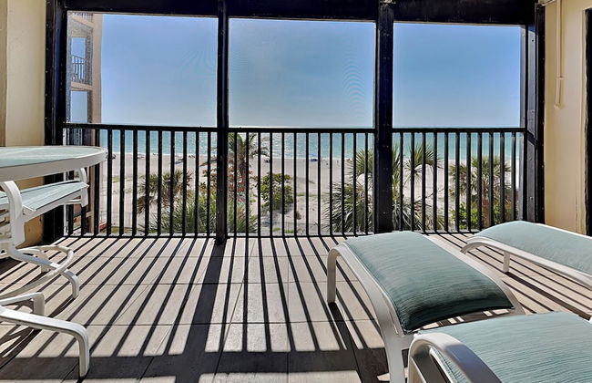 Reflections on the Gulf - Foto 22