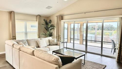 Cozy Oasis in Prime Location with Sunset Lake View, Golf Cart and Bathtub - Foto 3