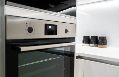 High Rise Apartment in City Centre with Stunning Views - Foto 7