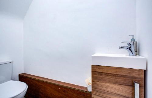 Newly Refurbished 3 Bed 2.5 Bath House in Staines - Foto 25