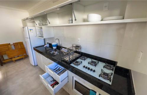 Casa com piscina, churrasqueira e estacionamento - Foto 17