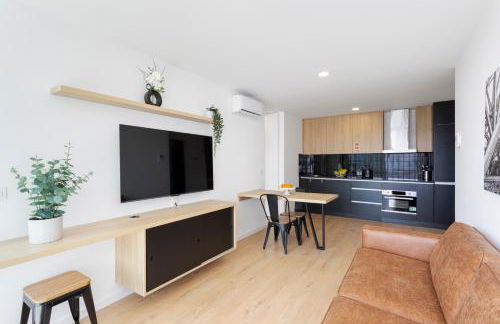 HostWise - Bright Flat with Balcony and Garage - Foto 7