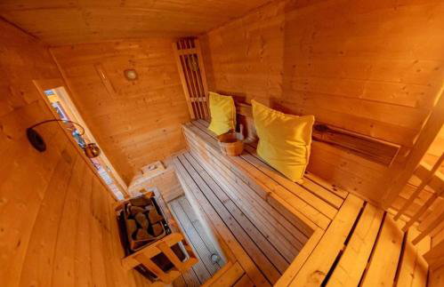 Shoreditch Cinema & Sauna retreat- 2BDR House with Garden & Games Room - Sleeps 6 - Photo 8