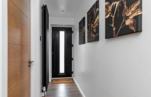 Contractors Heaven-POOL TABLE-THREE BEDROOM HOUSE WITH SEPARATE ONE BEDROOM SELF CONTAINED-Close to AIRPORT - Foto 16