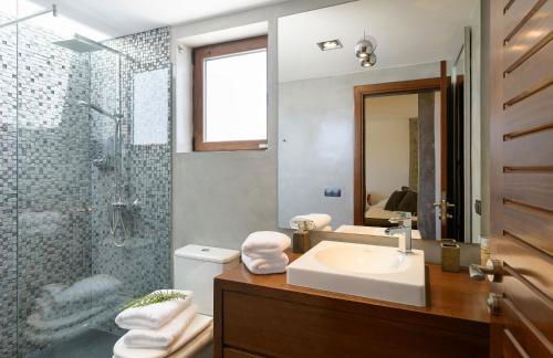 Luxury and Harmony House - Photo 32