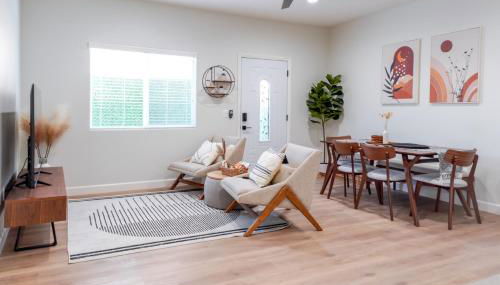 Cozy Luxe Unit Near Disneyland - Sleeps up to 10! EV Friendly & King Bed - Foto 3