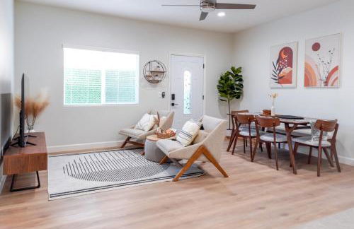 Cozy Luxe Unit Near Disneyland - Sleeps up to 10! EV Friendly & King Bed - Foto 3