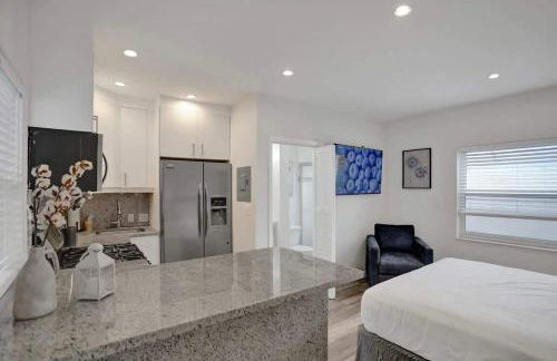Beach Isles Modern Studio Apartment in Fort Lauderdale with Patio - Foto 12