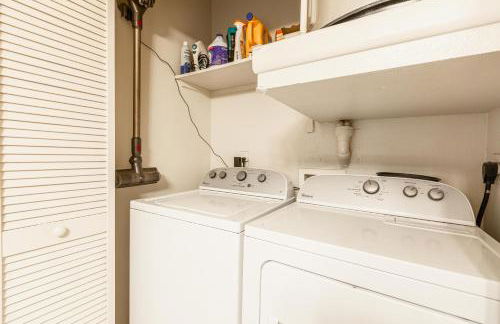 The Treehouse Spacious & Fun 2BR Retreat in the Heart of the Domain - Foto 42