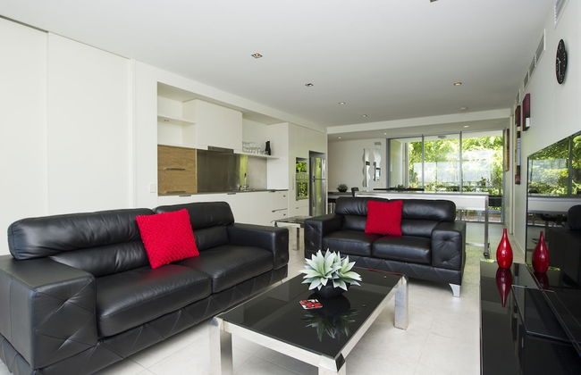 Blue on Blue Apartment 914 - Photo 9