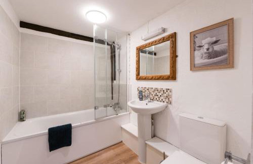 Cosy Cotswolds Cottage Farm Stay - Shepherds Rest - Photo 24