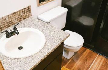 Vibrant Forest Retreat - Game Room, Spa, Fire Pit - Sleeps10 - Foto 43