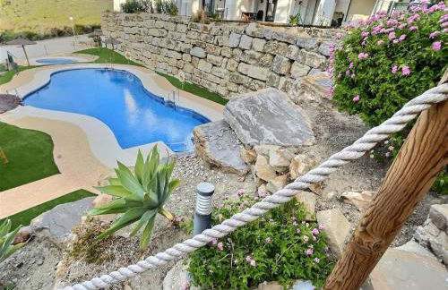 Superb 3-bed penthouse minutes drive to the beach - Foto 33