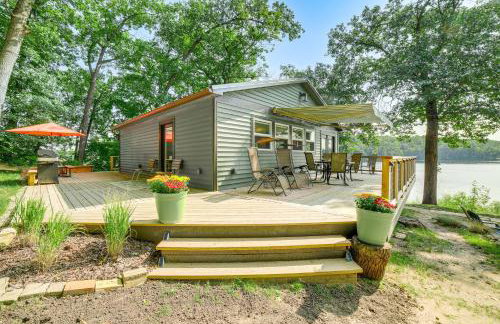 Private Island Home in Belding with Dock and Grill! - Foto 1