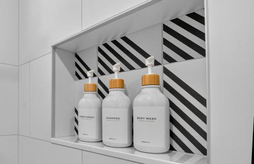 LUX Retreat Home with Yard - Foto 8