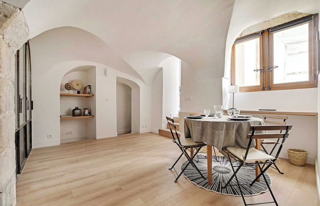 Authentic Apartment - 2br/4p - Monnaie - Photo 12