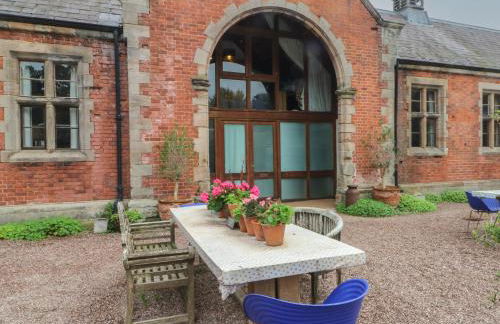 Diamond Lodge - Photo 2