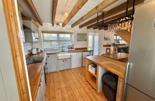 Stylish Cottage - Walk to Beach & Pubs & Fast WiFi - Foto 6
