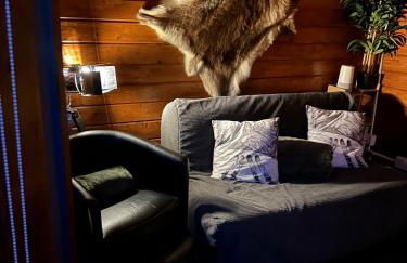 Romantic Swiss Cabin Hideaway & Hot Tub Spa Pool - Foto 44