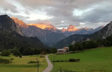 Tra prati e monti - Dolomiti Bellunesi - Foto 36