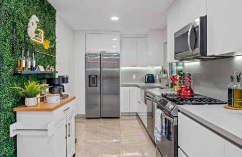 Waterfront Oasis Escape with 7 Seats Hot Tub! - Foto 21